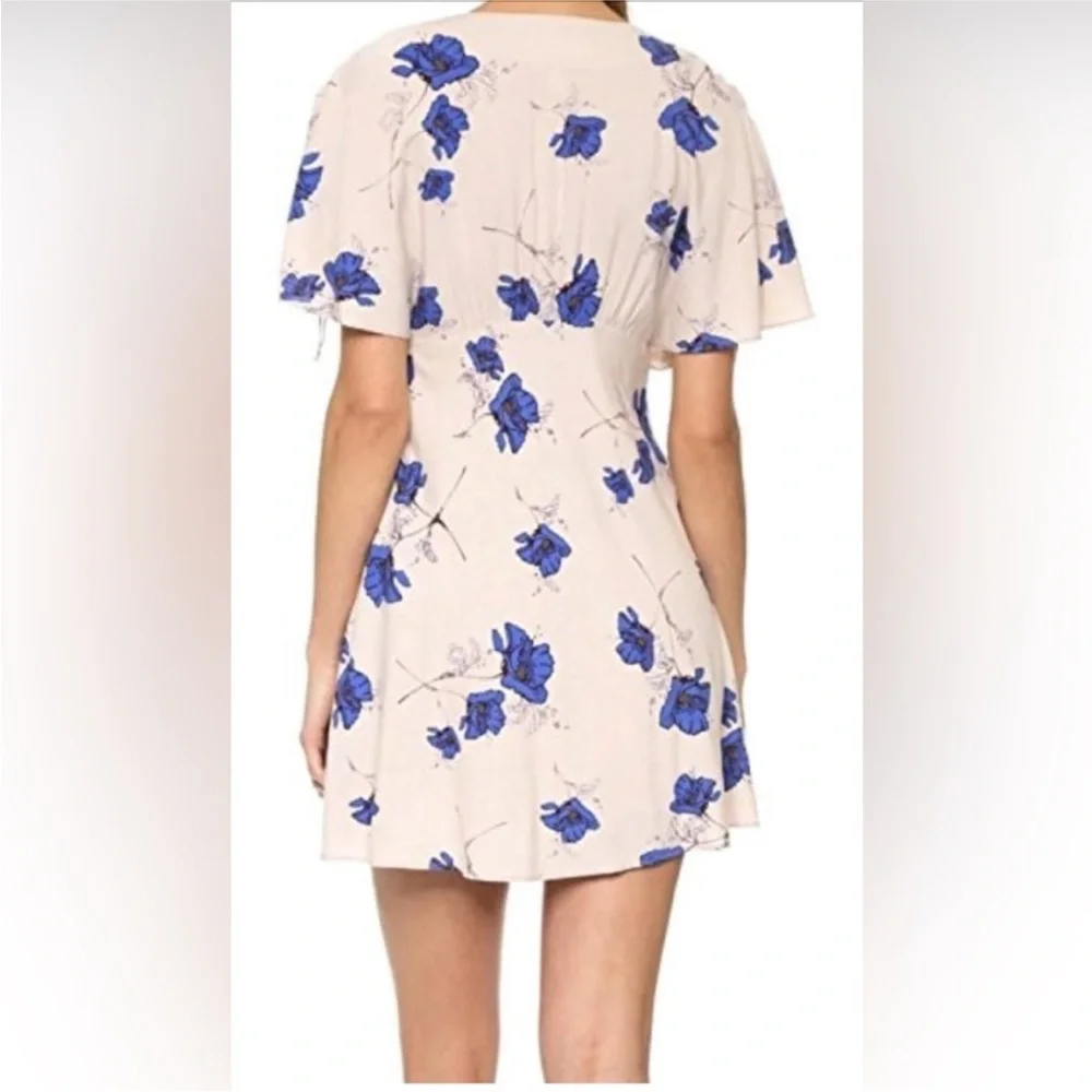 Free People Revolve Melanie Drapey Blue Floral V-Neck Dress in Pearl - Picture 3 of 9